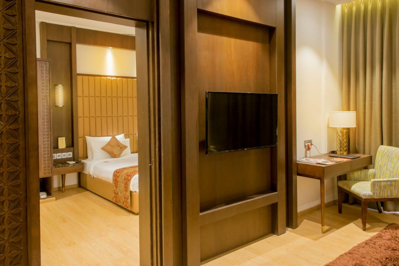 Executive Suite on Spa Food & Soft Beverage & on Salon on Laundry Only washing & Ironing per,786091389:JPEG